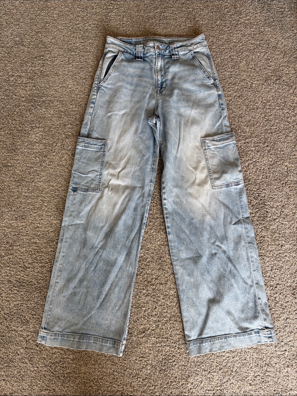 Women’s American Eagle Outfitters Light Wash Wide Leg Cargo Jeans